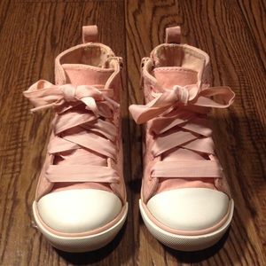 Girls sneakers